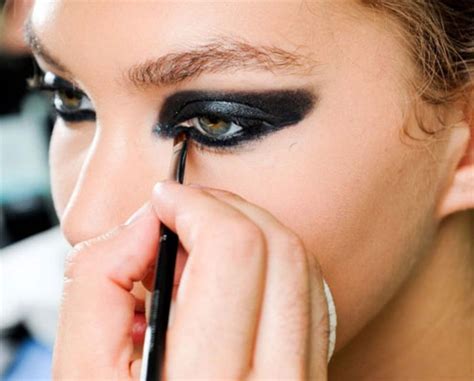 A/W 2011 Haute Couture: Chanel Makeup