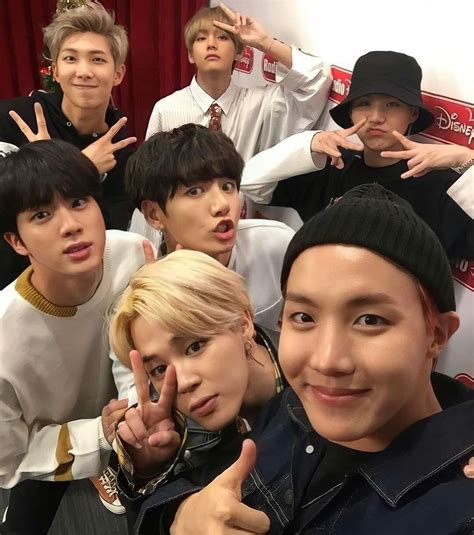 pin  vaale hrr  bangtn bts group picture bts group bts photo
