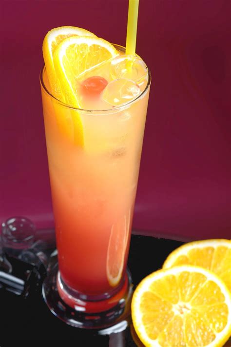 Sex on the Beach Drink Recipe, with a Magic Ingredient | Mix That Drink