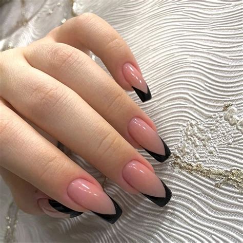 Pin de Мила Назарова em Ногти | Unhas compridas, Unhas redondas, Unhas ...
