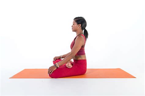 Master Class with Annie Carpenter: 5 Steps to Lotus Pose (Padmasana)