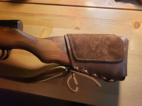 Cheekpad/ammo pouch experiment from scrap bootleather : r/Leathercraft