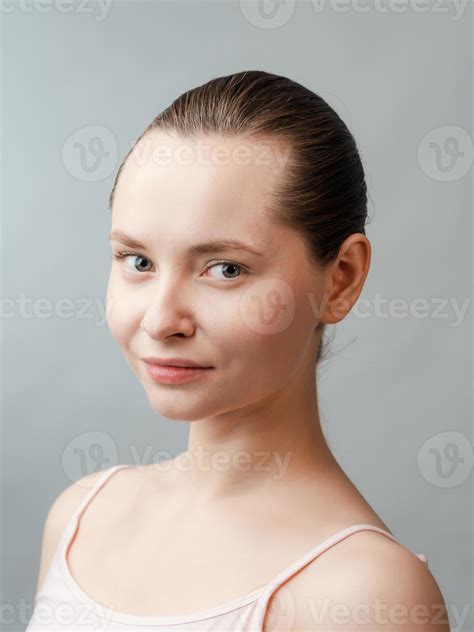 Beautiful Young Woman with Clean Fresh Skin 3012191 Stock Photo at Vecteezy