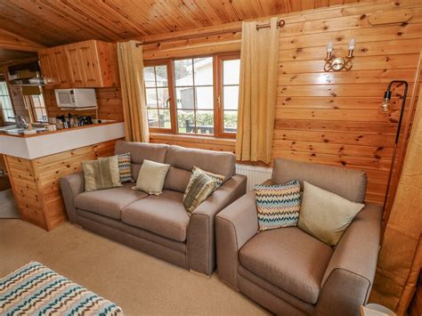 2 bed Log cabin in Kilgetty - 13443158 - Heritage Park, Kilgetty