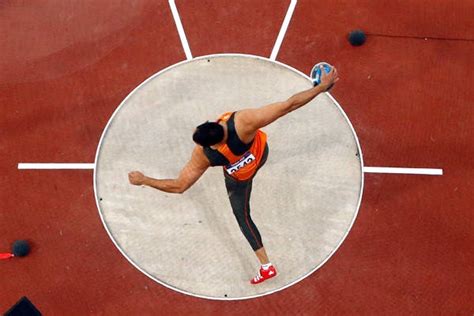 Discus Throw Training Methods - AthleticFly