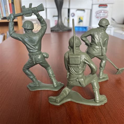 vintage tim mee toys large toy soldiers   green army men
