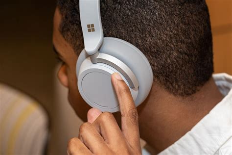 Microsoft Surface Headphones review: all the style without the polish ...