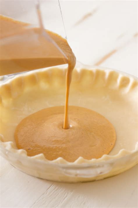 Classic Pumpkin Pie with Pie Crust Tutorial - Lovely Little Kitchen