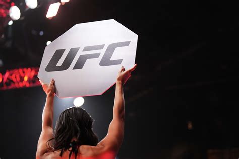 'Hottest UFC Ring Girl' Turns Heads With Killer Abs Before UFC 313