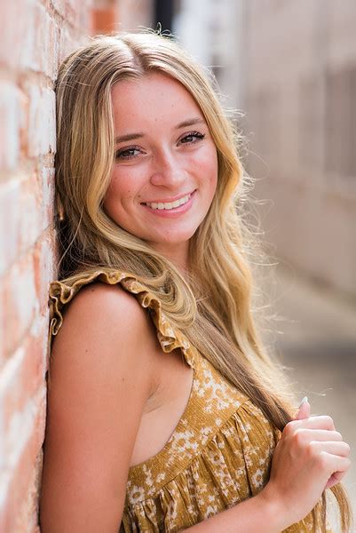 Natalie Flowers Senior Photos - Ryan Koresko