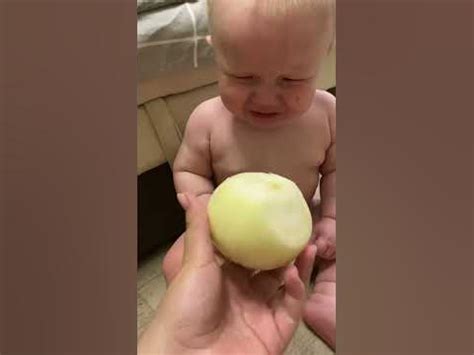 Теперь он знает что такое лук😅 #дети - YouTube
