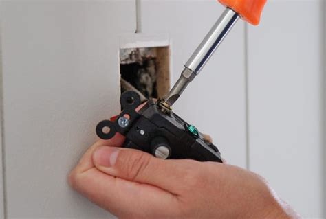 how to change a light switch cover