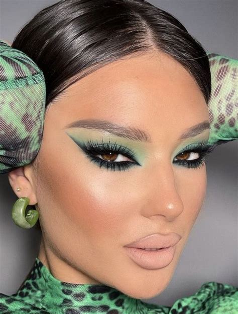 Makeup | Green makeup, Fashion makeup, Glamour makeup