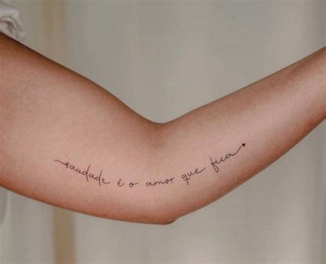 tatuagens femininas de frases  tatuagens