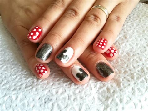 Mickey Mouse Nail Art