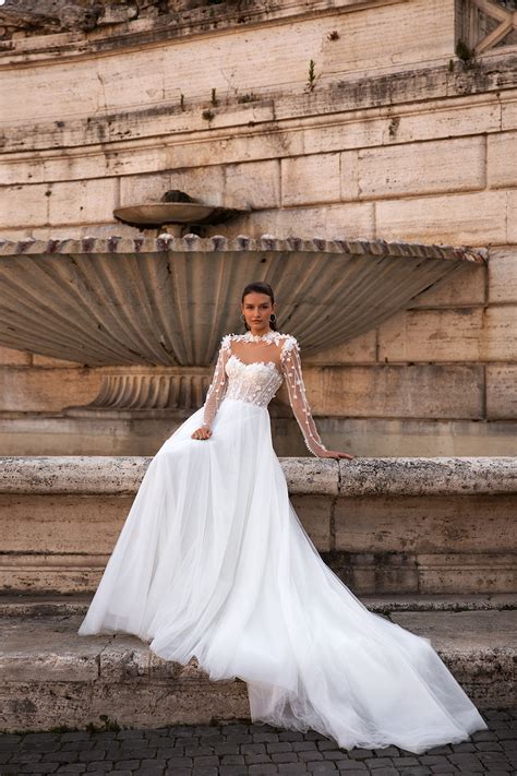 Once in Rome: Wedding dress 328 LANTANA