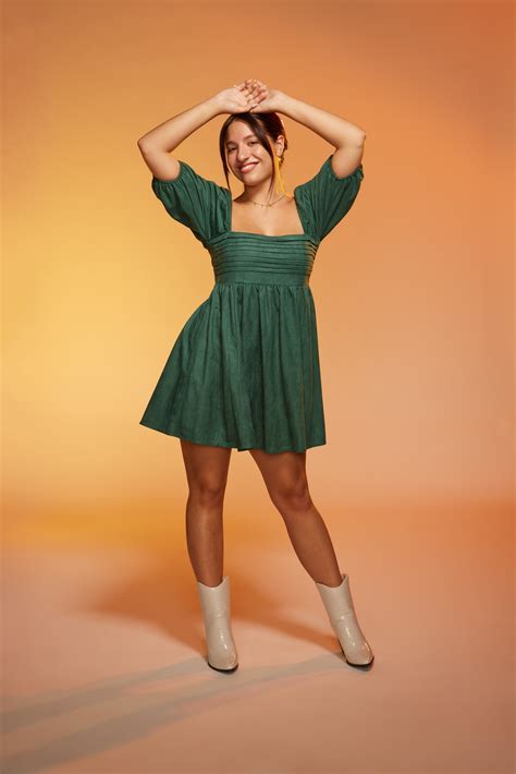 Deep analysis of the fashion choices made by mackenzie christine lately 3