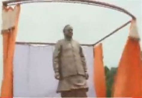 योगी आदित्यनाथ ने किया पूर्व मुख्यमंत्री स्व कल्याण सिंह की प्रतिमा का ...