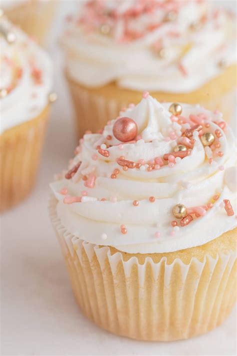 vanilla cupcakes  vanilla buttercream frosting artofit