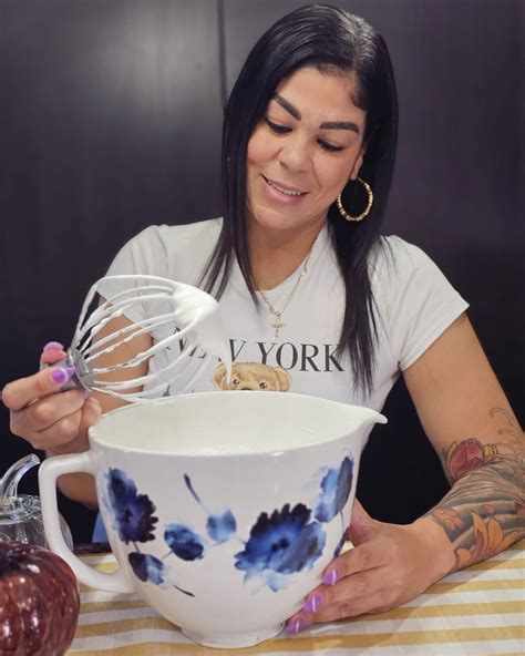 Yesenia Rodriguez talks inspiration while making pumpkin spice tres