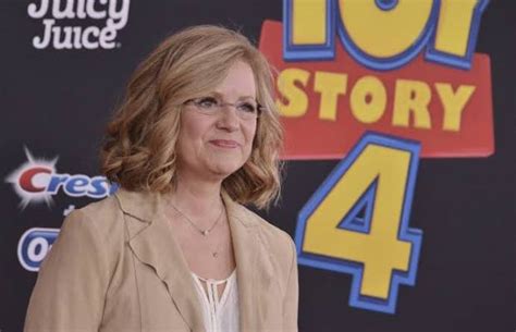 Bonnie Hunt Net Worth, Height, Husband, Parents
