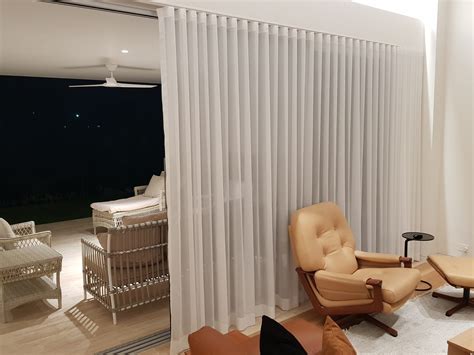 Interior designers clash over how to shorten curtains properly 32