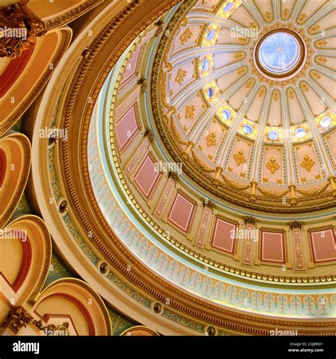 Sacramento capitol state rotunda hi-res stock photography and images ...