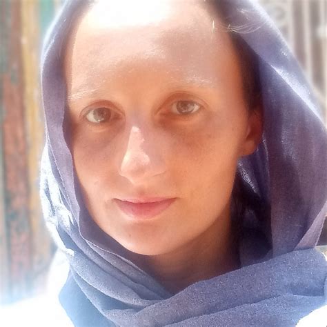 DEVI MARIA | Информация, фото, работы художника | Купить картины автора
