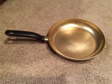 My parents gave me a golden frying pan for smissmas! : tf2