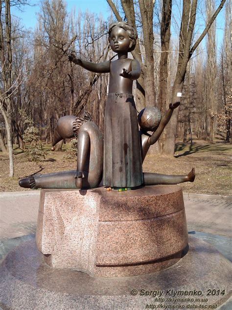 Фото Києва. Пам'ятник дітям, яких було знищено в Бабиному Яру в 1941 ...