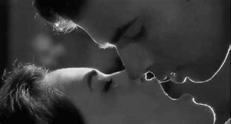 Gif Tumblr De Besos Y Mordeduras De Labios Cuatro Veinte | Explore