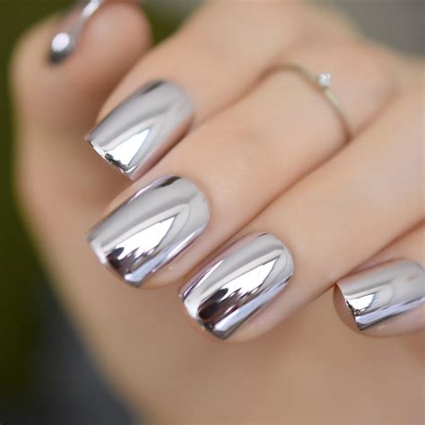 Shiny Punk Style Metallic Light Nails | Manicura de uñas, Uñas con ...