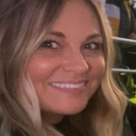 Christina Fyffe - Hair Stylist, Dublin Perimeter Loop - Dublin, Ohio
