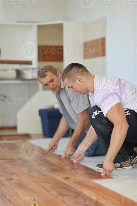 Installing laminate flooring 10374980 Stock Photo at Vecteezy