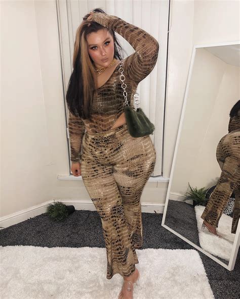 Holly Marston | Scrolller