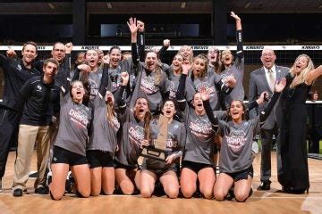 ucf volleyball sweep bulls  undefeated  conference university