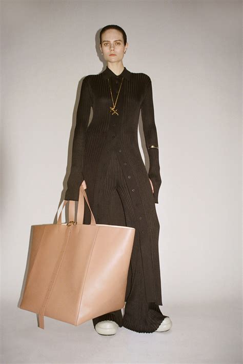 Jil Sander Pre-Fall 2023 Fashion Show | The Impression