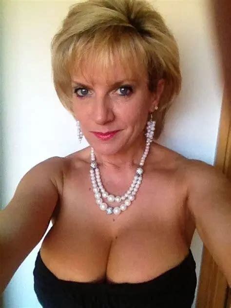 Cleavage selfie | Scrolller