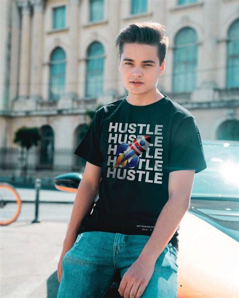 Selly are sute de mii de admiratoare, însă inima artistului bate tare