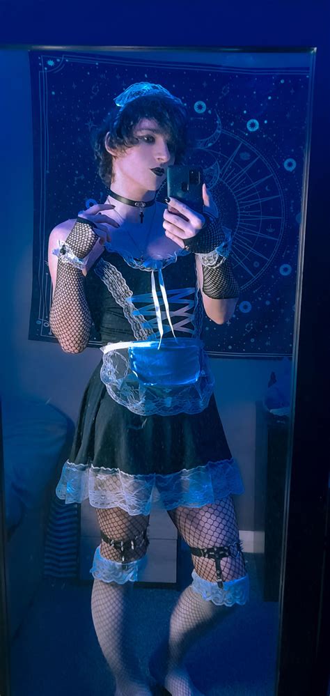 I heard you like maid outfits, how do I look? 🖤 : r/femboy