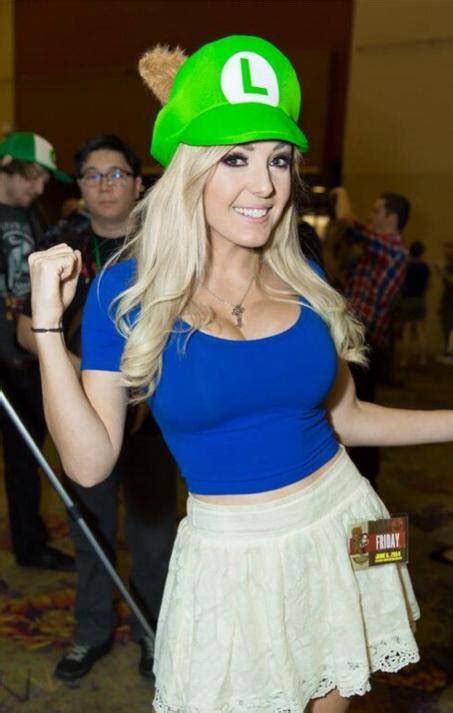 COSPLAY: Jessica Nigri As Magneto, Mad Moxxi, Tanooki Mario & Luigi