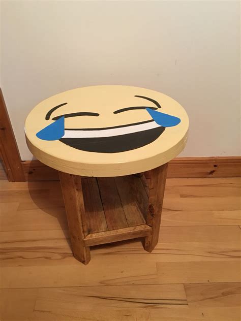 Emoji table made from pallet wood #emojitable #emoji | Wood pallets ...