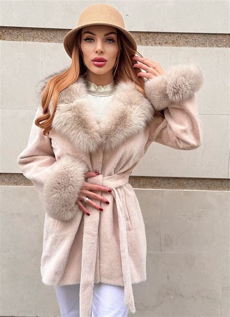 Дамско палто от алкaнтара в цвят пудра - Diamond Boutique