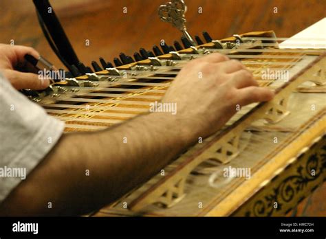 Kanun hi-res stock photography and images - Alamy
