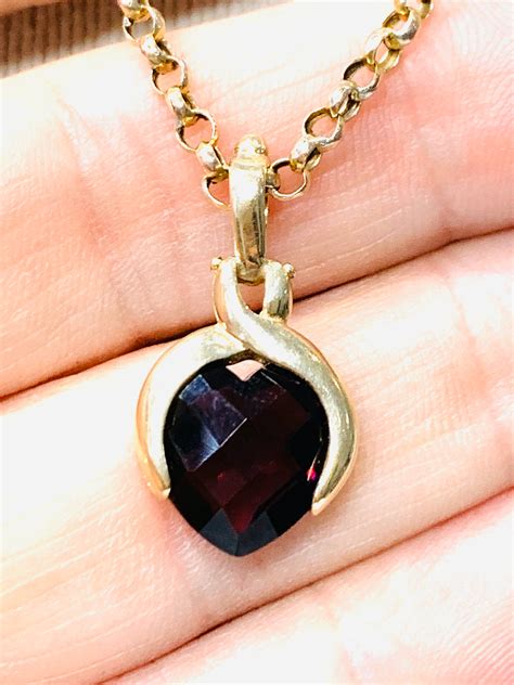 Vintage 9ct yellow gold Amethyst pendant - fully hallmarked