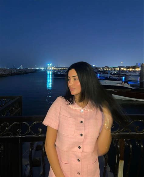Insta - thewizardliz Pink Sparkle Wallpaper, Queen Liz, Family Doctors ...