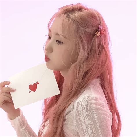 keper yeseo pink hair girl pink