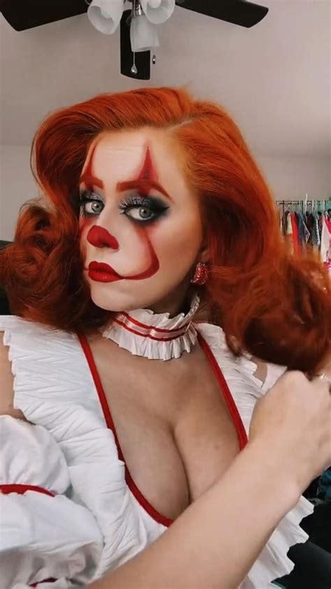 Pennywise Vintage hair and makeup 🎈 | Halloween costumes makeup ...