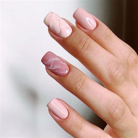 Uñas rosa palo que derrochan coquetería y sofisticación después de los 40