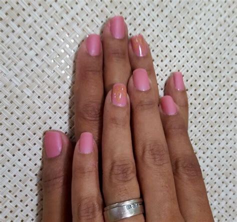 UÑAS COLOR MATE ROSA DISEÑOS PROPIOS CON DORADO ALEGRÍA PARA MÁS ...